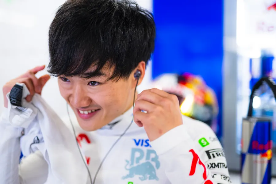 角田裕毅、F1界を感動させる驚異の成長で移籍の可能性も！RBバイエルCEOが高評価で来季残留希望