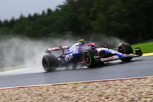 FP3は2度の赤旗！クラッシュと雨で最多周回は7周…角田裕毅はドリフトでコースイン【FP3速報：F1ベルギーGP】