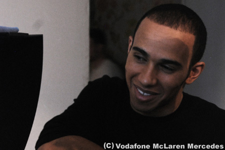 ルイス・ハミルトン、エイドリアン・スーティルの裁判に出廷へ