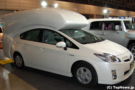プリウス、キャンピングカー仕様＝東京オートサロン