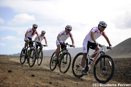 フェラーリの尽力に感謝するジュール・ビアンキ