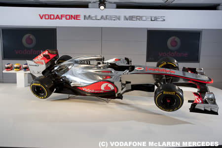 マクラーレン、新車発表ではダミーの排気管と認める
