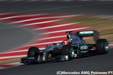 メルセデスAMG、新型“ダブルディフューザー”を隠してテスト