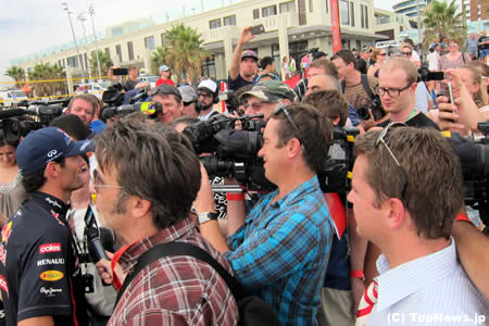 マーク・ウェバーのインタビューに多くのメディア＝F1オーストラリアGP