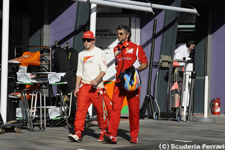 フェルナンド・アロンソ「ブレーキングで少し芝生に乗ってしまった」