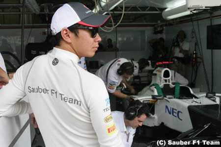 小林可夢偉「寝違えて首が痛い!!」