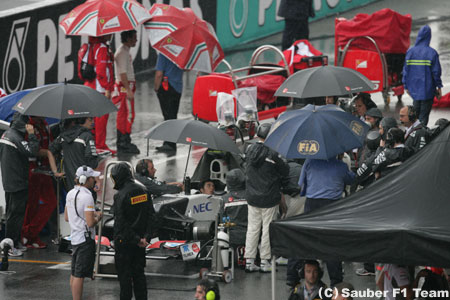 赤旗中断の判断を支持