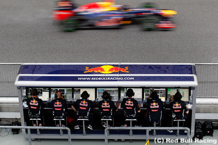 レッドブル、ベッテルへのリタイア指示は「戦略ではない」