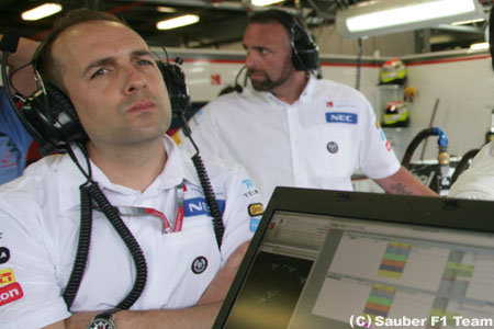 メルセデスAMGのFダクトを模倣するか決めていないザウバー