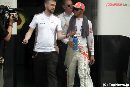 上機嫌のルイス・ハミルトン、ファンに投げキスも＝F1マレーシアGP　その1