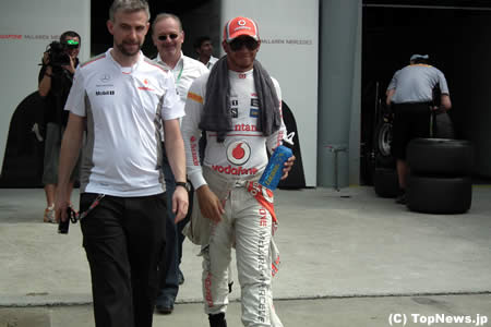 上機嫌のルイス・ハミルトン、ファンに投げキスも＝F1マレーシアGP　その3