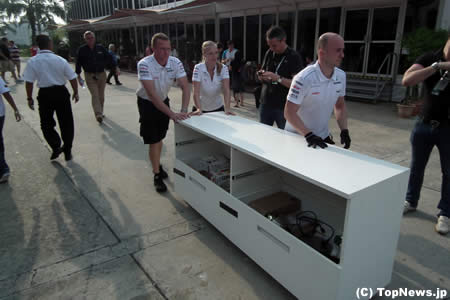 ロータスのパドック火災でメルセデスAMGもお引っ越し＝F1マレーシアGP　その1