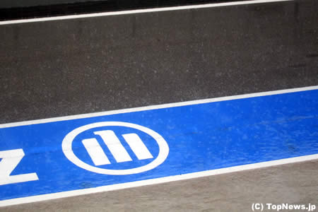 F1マレーシアGP、大雨のため赤旗中断