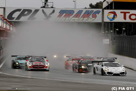 【動画】FIA GT1第2戦ゾルダー、マット・ハリデー／マイク・パリシィ組ポルシェ911が優勝