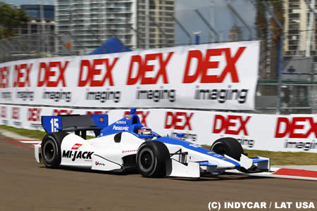 佐藤琢磨、インディ第3戦でトップ走行も最終周に接触スピン