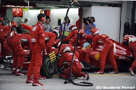 フェラーリ、高速タイヤ交換の秘密が明らかに