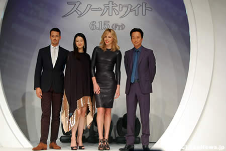 【映画】『スノーホワイト』レッドカーペットにシャーリーズ・セロンや小雪