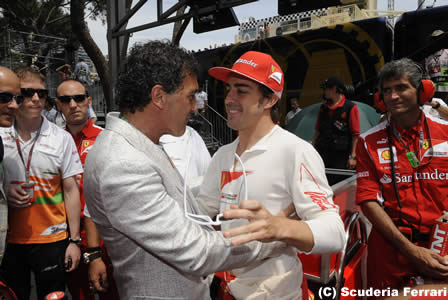 【画像】アントニオ・バンデラス、フェルナンド・アロンソを激励＝F1モナコGP