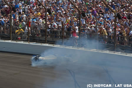 【画像】佐藤琢磨、優勝目前の最終周で無念のクラッシュ＝インディ500
