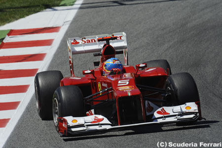 フェラーリ、V8エンジンやドライバーの貴重な品々を出品へ