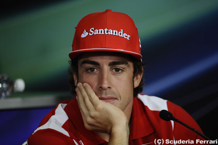 フェルナンド・アロンソ、記者の質問を「イエス」のみでかわす