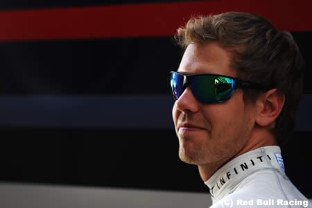 セバスチャン・ベッテル、F1ニュージャージー市街地レースのコースをインフィニティで試走