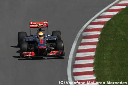 ルイス・ハミルトン「レースではどんどん前に出ていく」