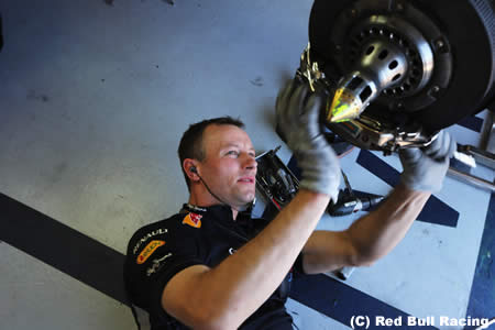 レッドブル、ブレーキダクトも技術違反との裁定