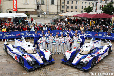トヨタ、ル・マン24時間レースの公開車検でファンに勇姿を披露＝WEC