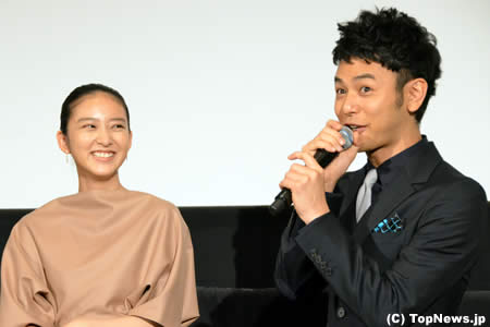 【映画】武井咲と密着した妻夫木聡の心境は？／『愛と誠』ジャパンプレミア