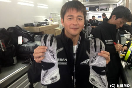 【画像】本山哲、懸命の修復で真っ黒になったグローブ＝ル・マン24時間