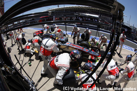 度重なるマクラーレンのピットミス、首脳に非難集中