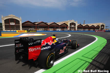 レッドブルの新兵器は「ダブルフロア」