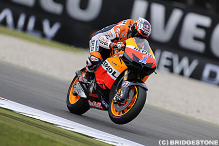 MotoGP第7戦予選、ストーナーがポールポジション獲得