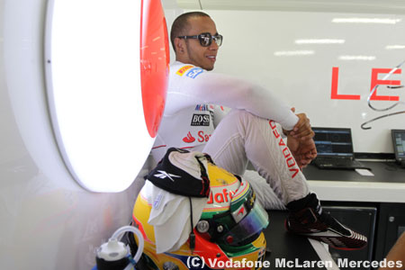 ルイス・ハミルトン、チーム残留の切り札は過去の優勝トロフィー？