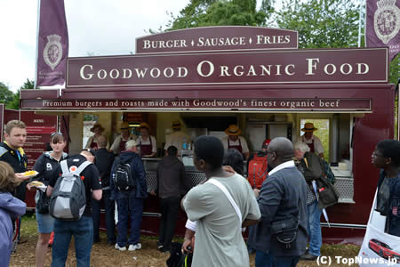 売店にはオーガニックフードも＝グッドウッド2012