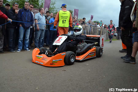 カートも準備万端＝グッドウッド2012