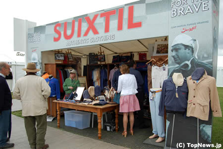 革製品のお土産屋さん＝グッドウッド2012