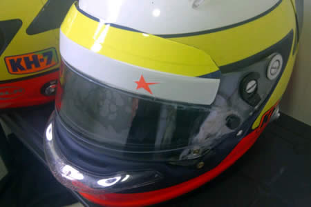 デ・ラ・ロサ、デ・ビロタのロゴを入れてF1イギリスGPに