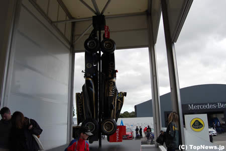 つるされたF1マシンがクルクル＝グッドウッド2012