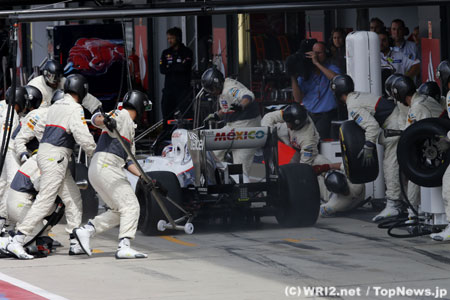 小林可夢偉のピットストップで負傷したスタッフ、ドイツGPも仕事