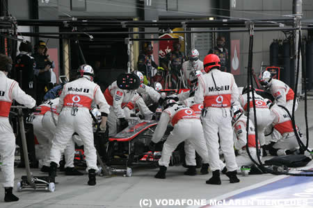 マクラーレン、2秒でのタイヤ交換を目指す