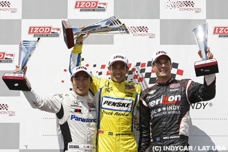 インディ第11戦決勝、佐藤琢磨がエリオ・カストロネベスと優勝争い