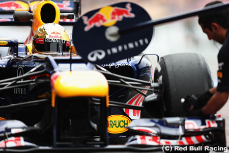 レッドブル、シーズン中のルール変更とライバルを批判