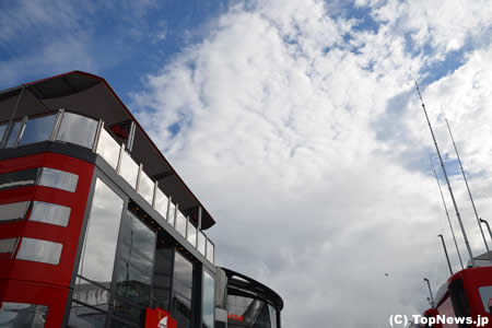 F1イギリス初日フリー走行終了後に晴れたシルバーストン　その2