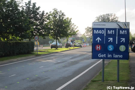 土日は反対車線も一方通行に？＝F1イギリスGP