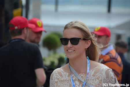 F1イギリスGPの美女　その17