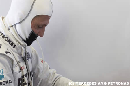 シューマッハはルールを知らないと非難するF1競技委員長