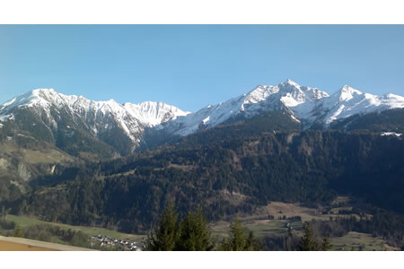 F1関係者による新趣向のチャリティー・オークション