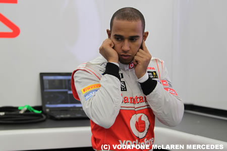 バトン、ハミルトン残留を予想